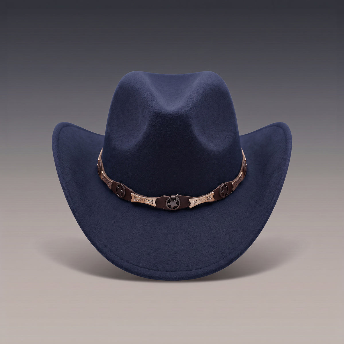 Chapeau de cowboy en feutre bleu marine, bandeau à conchos étoile, vu de face