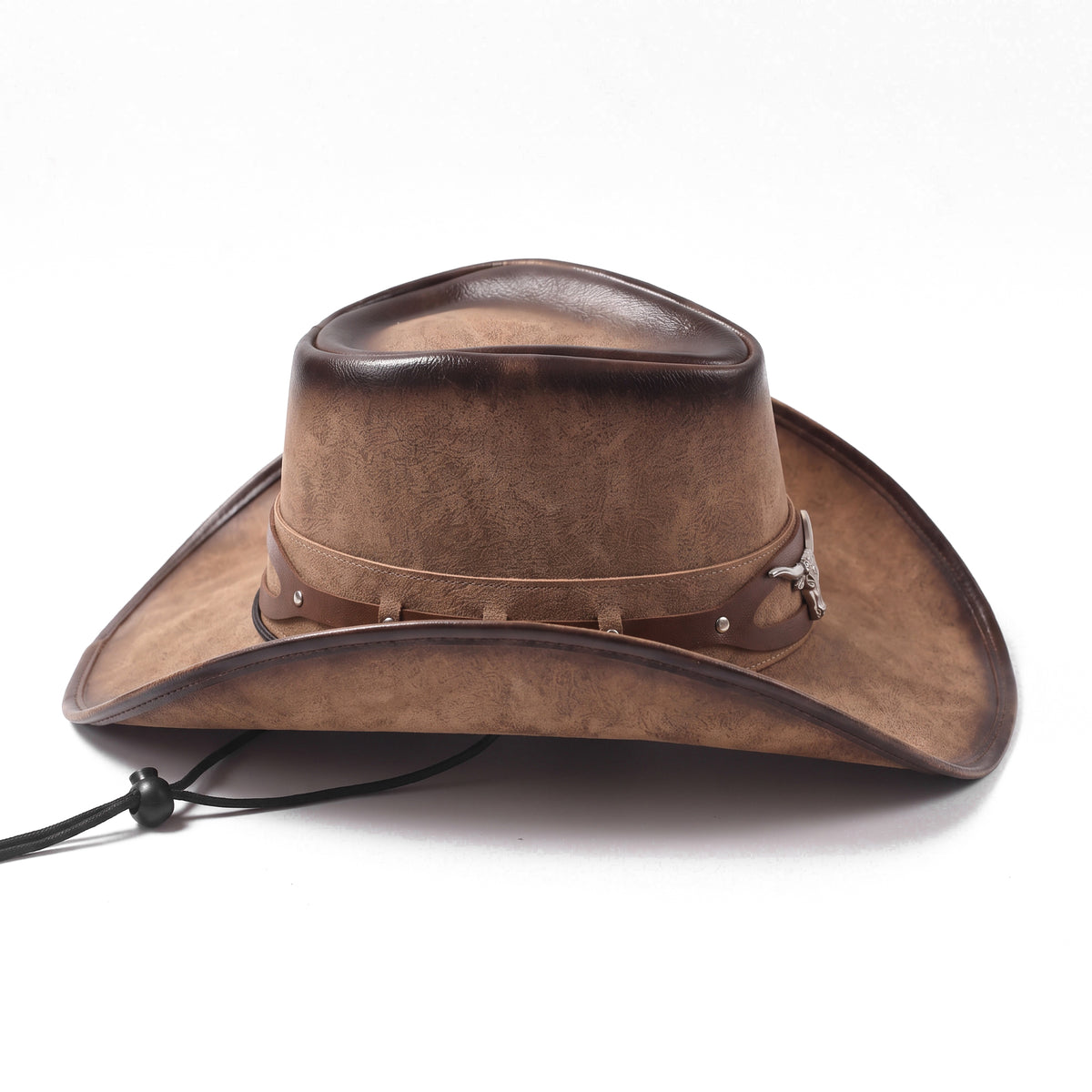 Chapeau de cowboy Maverick brun à patine acajou, vu de profil avec son cordon de maintien
